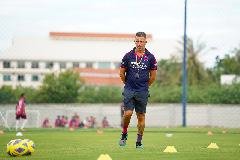 Hia Hin Football Academy Thailand - Coach Farid - France - 32 800